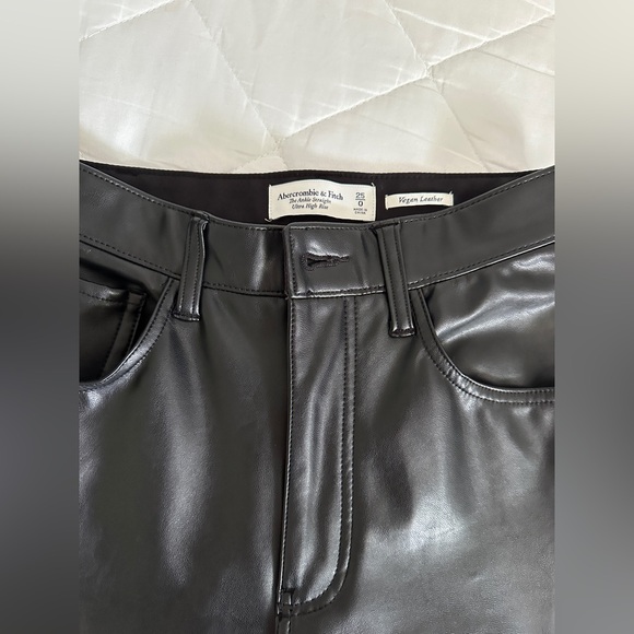 Abercrombie vegan leather pants - Size 25 - Picture 5 of 6